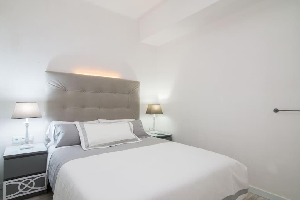 Near Fcb Stadium Up To 8 One Car Free Parking Appartement Barcelona